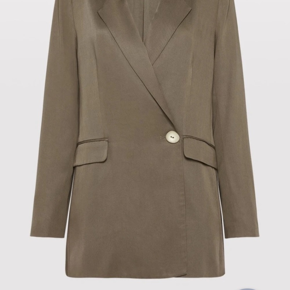 ISO, St. Agni Tau blazer
